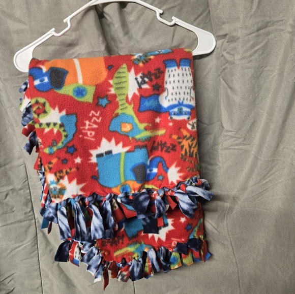 Adorable fleece tag blanket - Picture 2 of 2